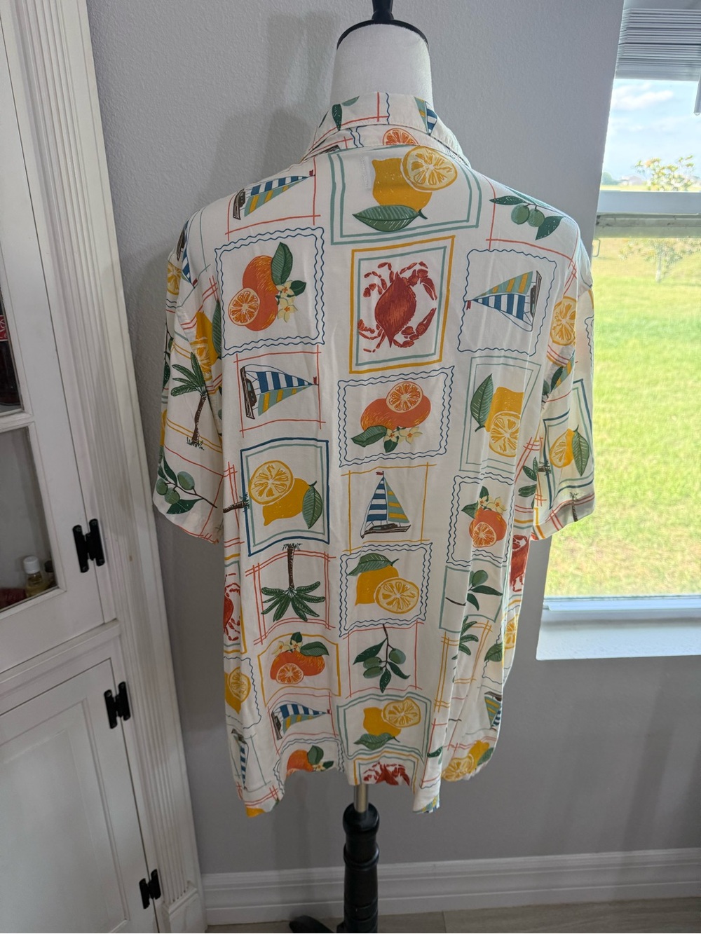 Old Navy White Short-Sleeve Button-Up Shirt with Yellow & Green Citrus Print - Picture 3 of 7